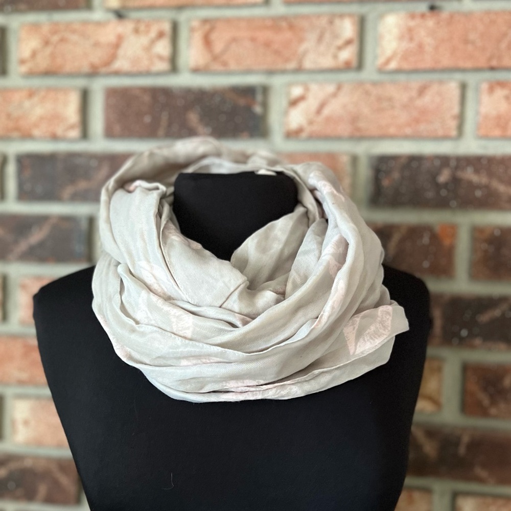 H&M Lip Print Infiniti Scarf
